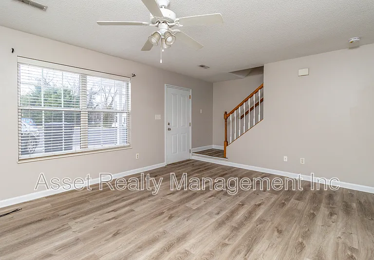 836 Duchess Way — Photo 3
