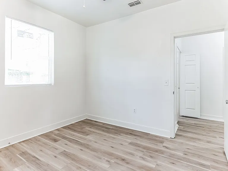2504 Danson St — Photo 24
