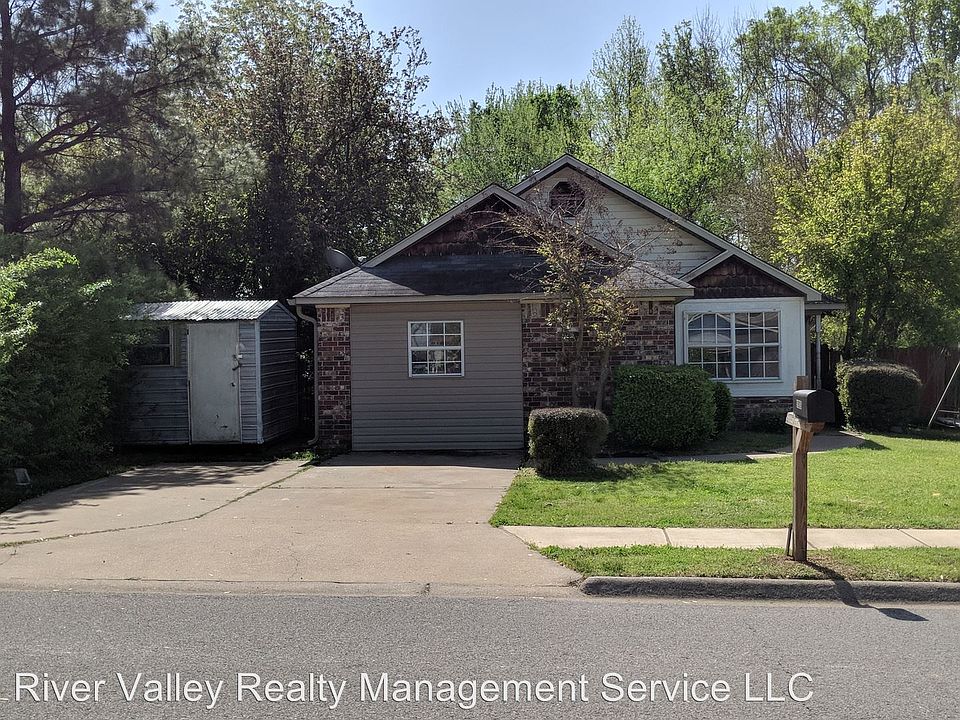 2nd image of 1006 N University Dr