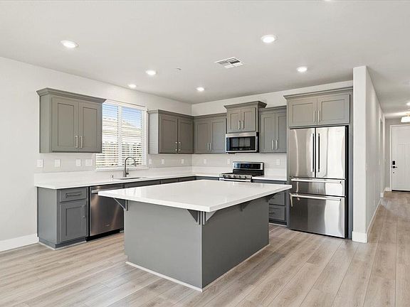 5th image of 620 Buffalo Trail Ct
