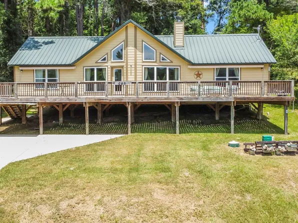 480 Caney Creek Dr, Onalaska, TX 77351