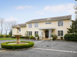 5 Barr Rd, Hewlett, NY 11557