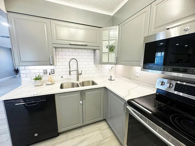 321 Sandtree Dr — Photo 38