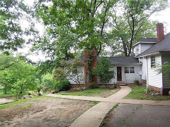 4th image of 840 Norwood St SE