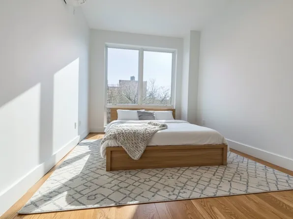 877 Park Avenue image 2 of 7