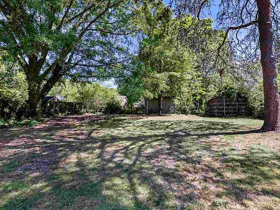 4th image of 111 Anita Dr