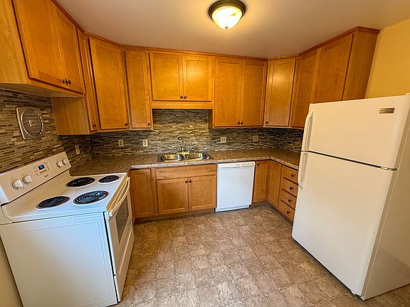 5th image of 426 Rushmore Ln #11637041
