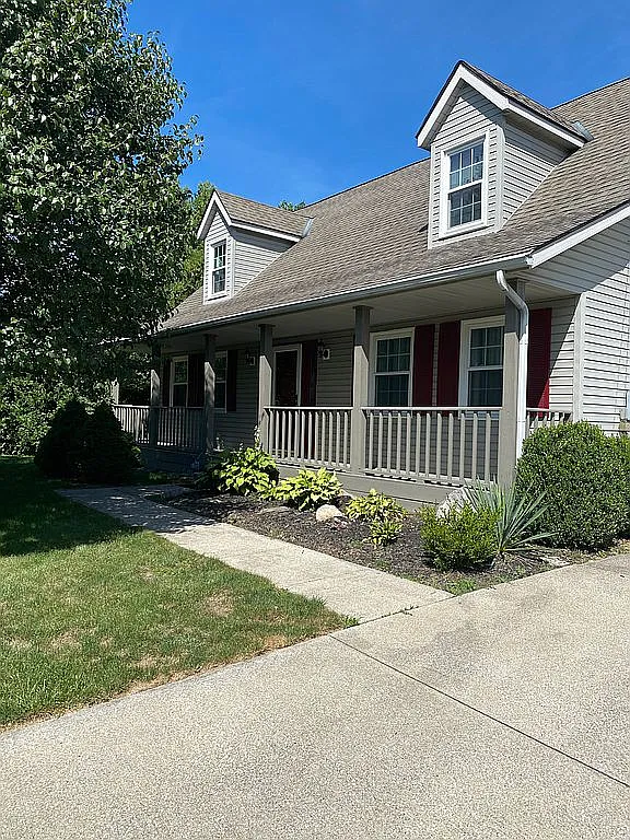 1393 Roosevelt Ave photo 1
