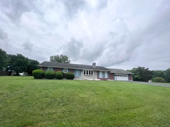 220 Thomas St, Peterstown, WV 24963