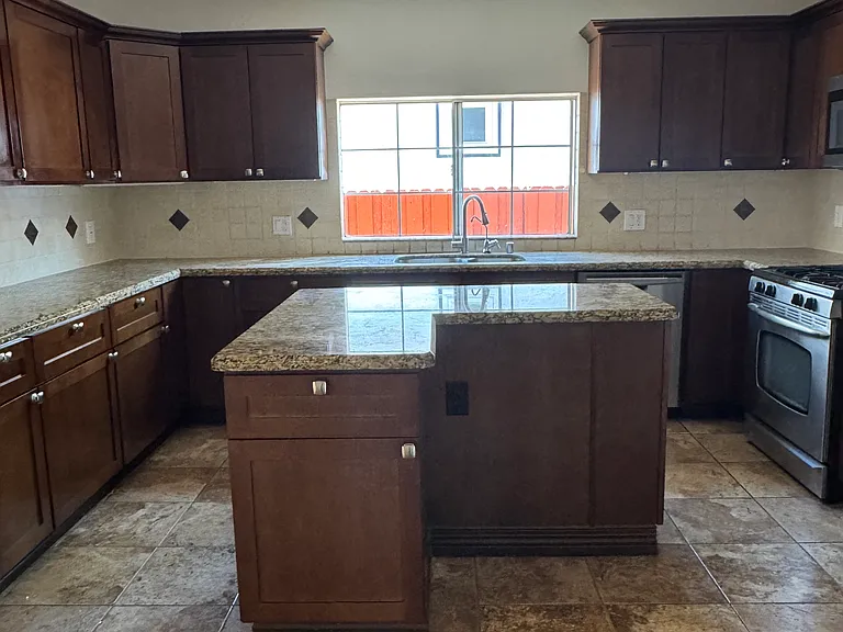 5766 Newcastle Ave — Photo 17