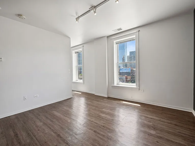 30 East Roosevelt — Photo 24