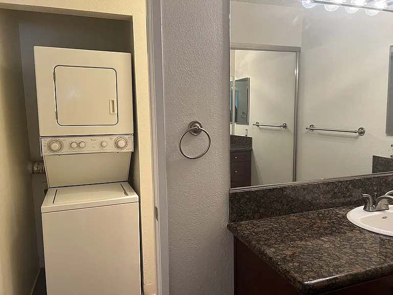 Versailles on the Lake Apartments — Photo 123