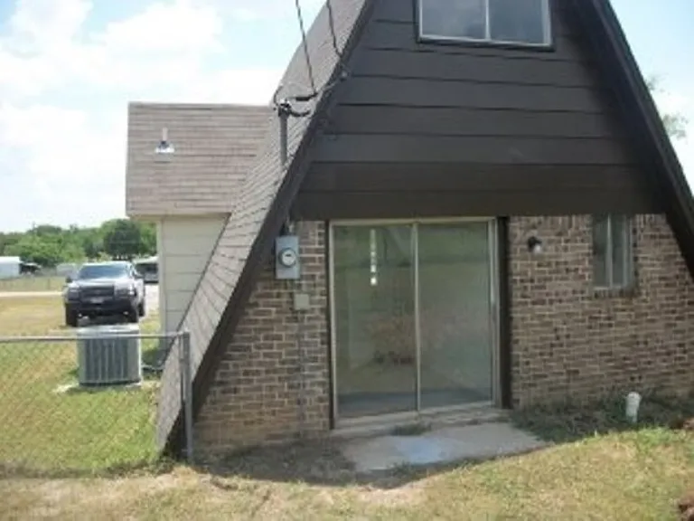 112 Cindy Ln — Photo 2