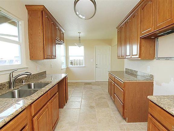 5th image of 324 Amelia St
