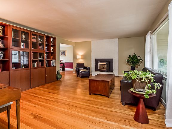 Formal LR w/hdwd flrs