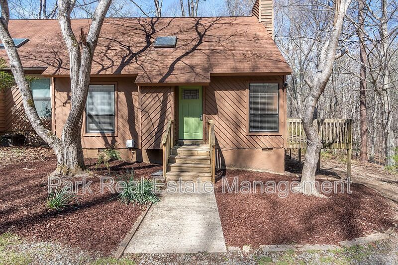 1st image of 222A Poplar St