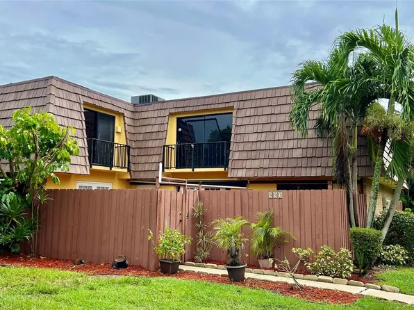 993 Springdale Circle #993, Palm Springs, FL 33461