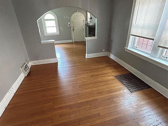 8th image of 4819 Bessie Ave