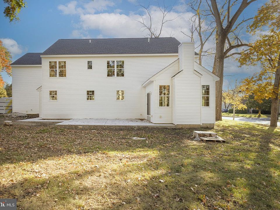 2nd image of 900 Bellaire Ave
