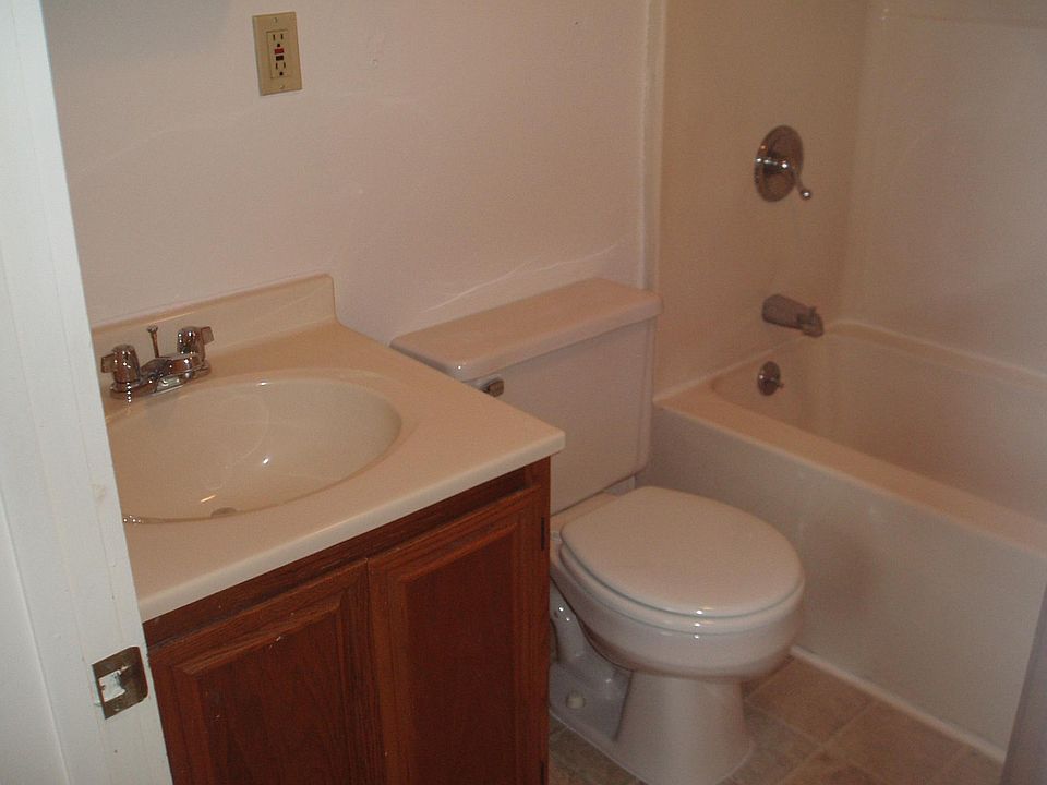 2nd image of 84 Pearl St APT B