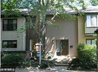 2004 Golf Course Dr, Reston, VA 20191