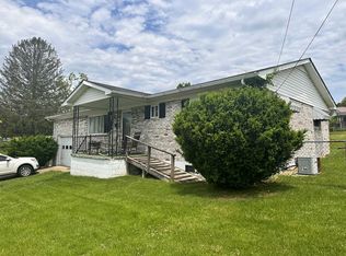 524 Summerlee Ave, Oak Hill, WV 25901
