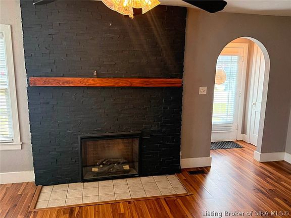5th image of 718 W Walnut Street