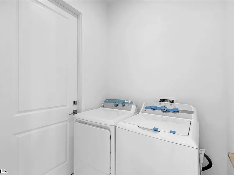 846 Cadis St E — Photo 21