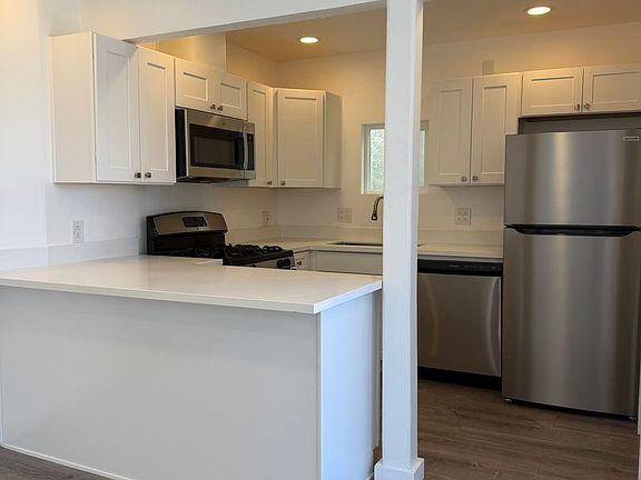 4th image of 2033 Garnet Ave #D