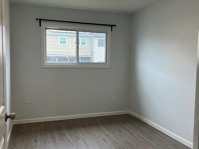 240 Woodrow Rd — Photo 3