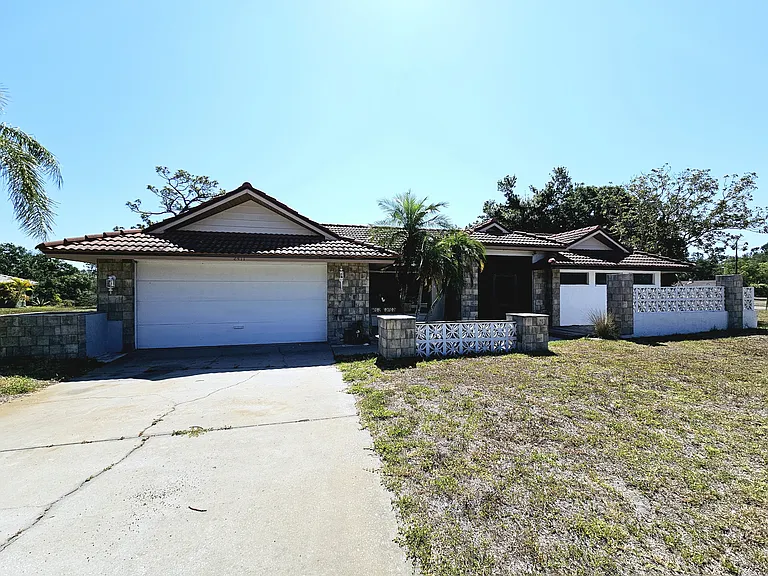 2411 Belle Rd — Photo 2