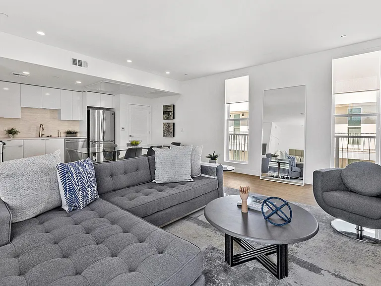 11NOHO APARTMENTS — Photo 11