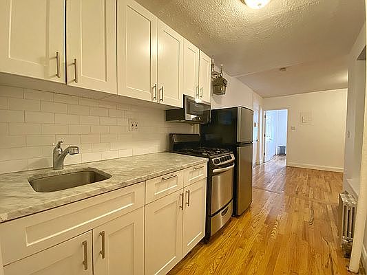 2nd image of 146 17th St #1A