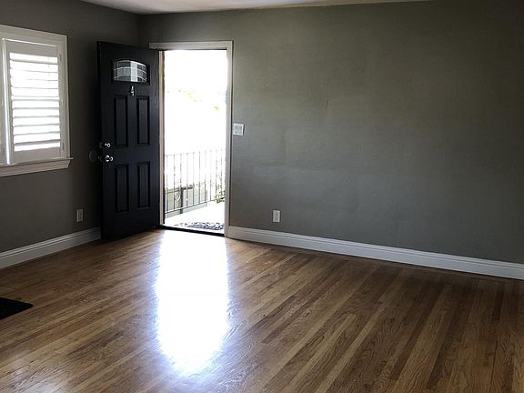 2nd image of 440 Jackson Ave APT 4