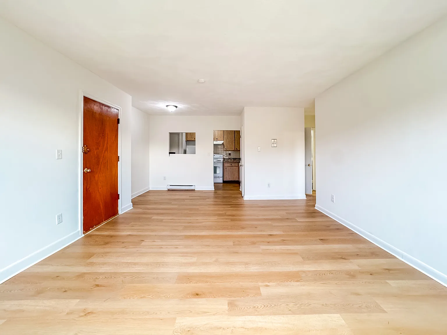 2 bed, 940 sqft, $2,400 — Photo 1
