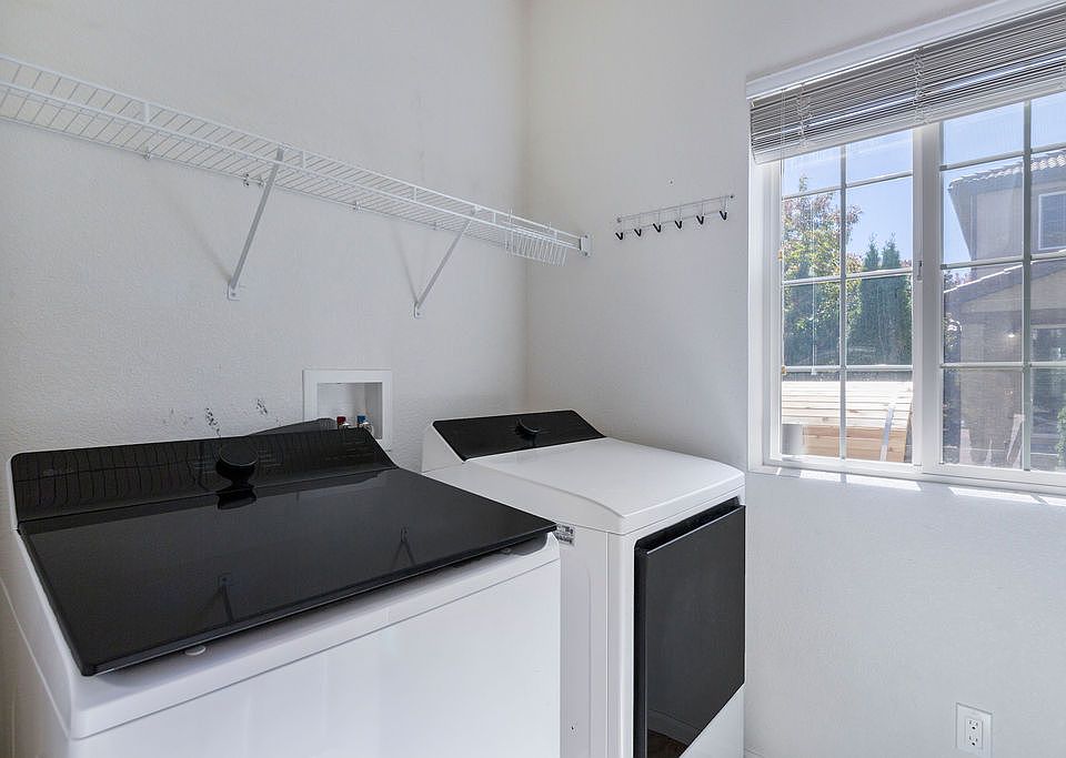 Shared access to brand new AI washer and dryer