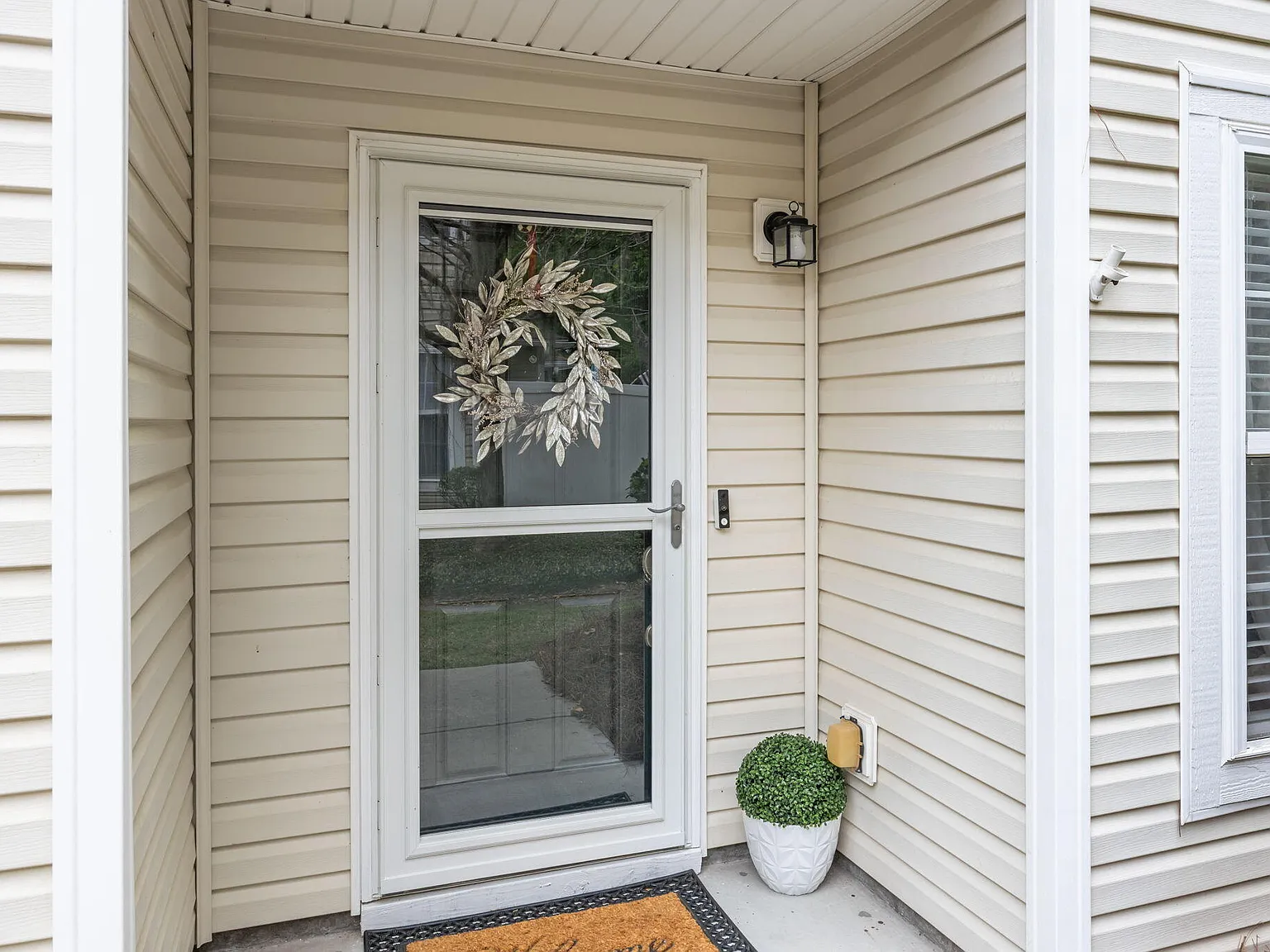 3 bed, 2.5 bath, 1938 sqft, $2,295 — Photo 2