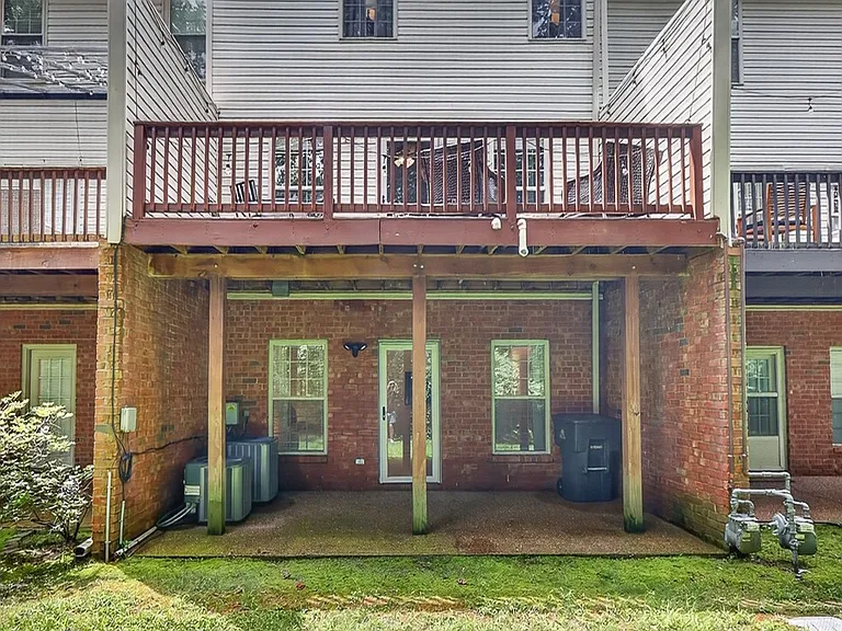 131 Carriage Ct — Photo 40