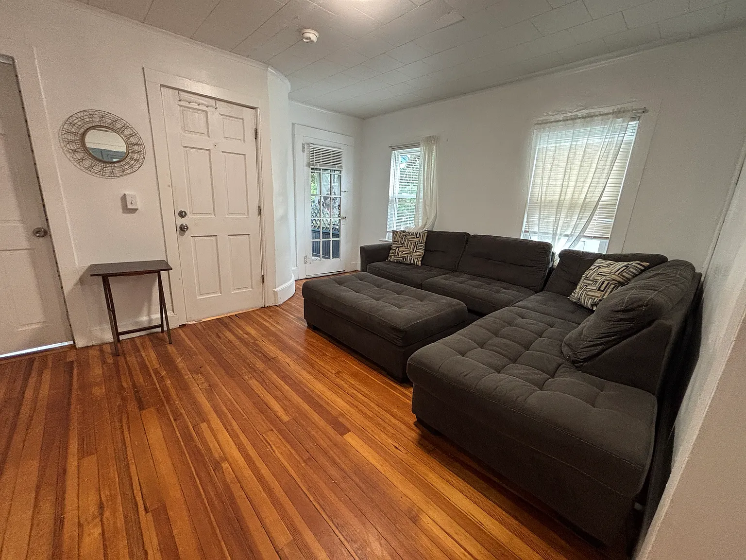 6 bed, 2358 sqft, $4,500 — Photo 2