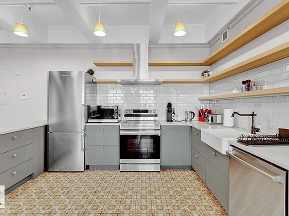 3rd image of 10105 109th St NW #903