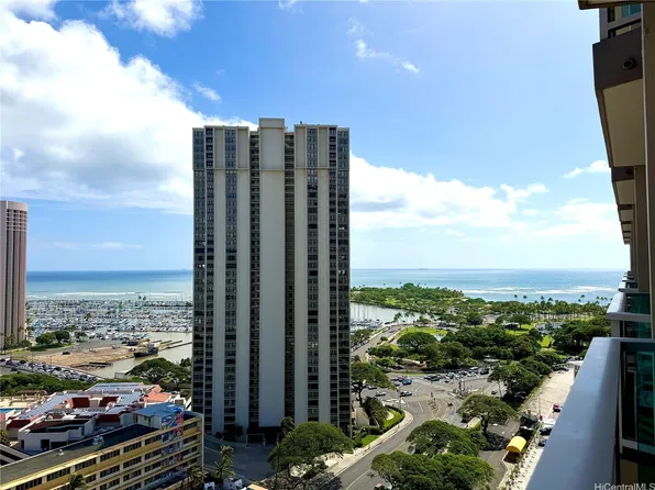 410 Atkinson Dr #2016, Honolulu, HI 96814