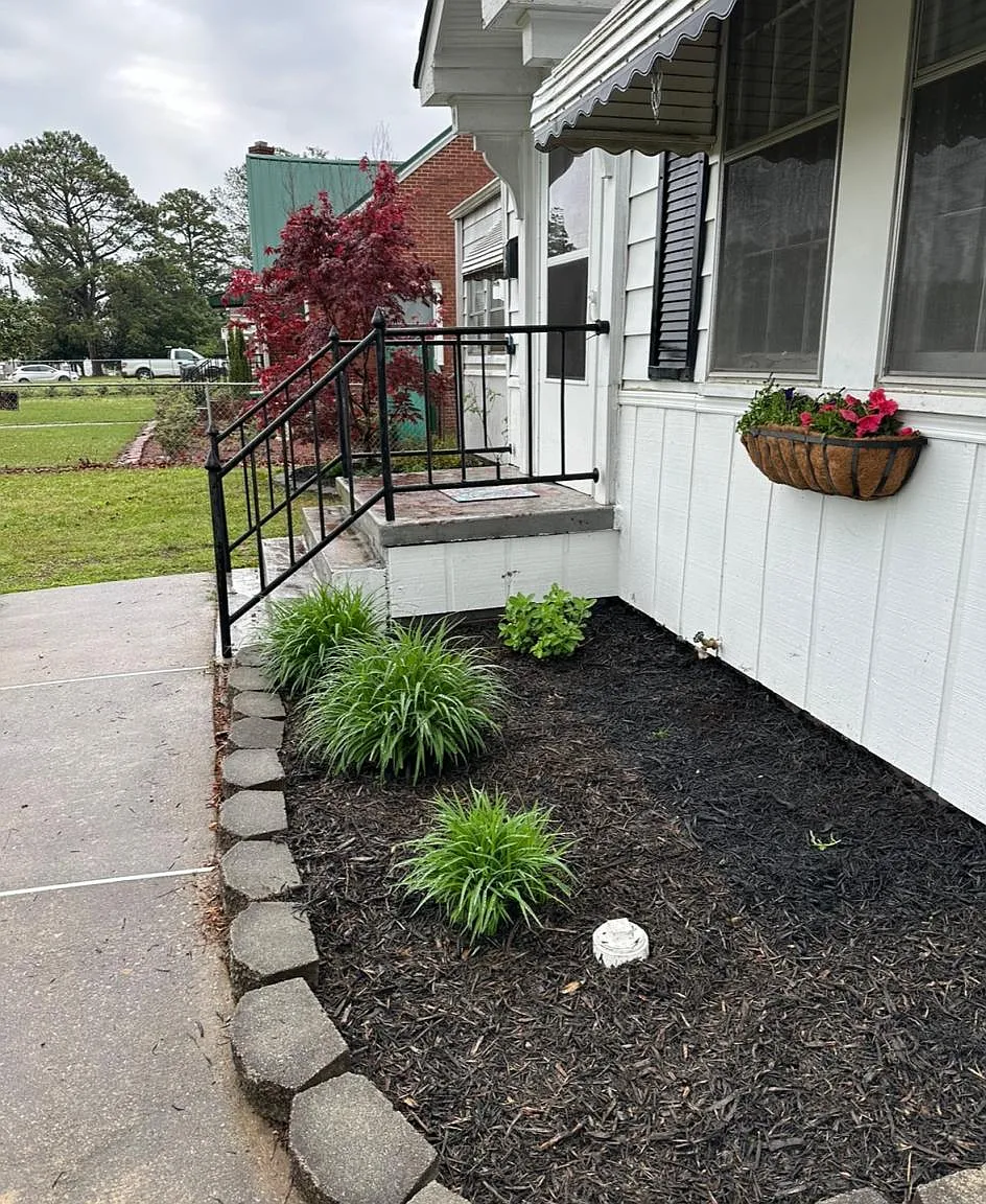 3 bed, 1192 sqft, $950 — Photo 1