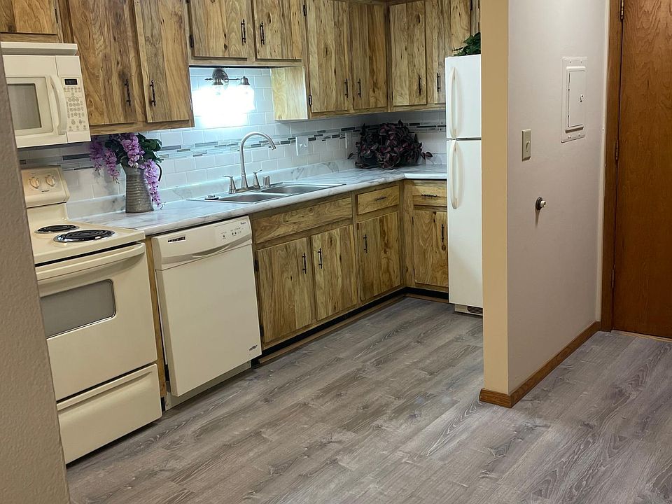 BRAND NEW COUNTER TOPS
FRESHLY PAINTED THROUGHOUT