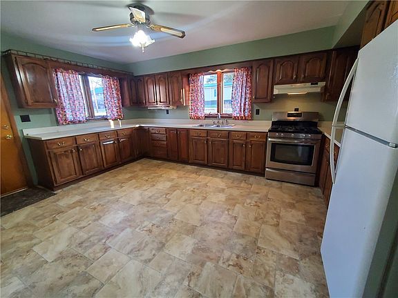5th image of 762 Fairview St