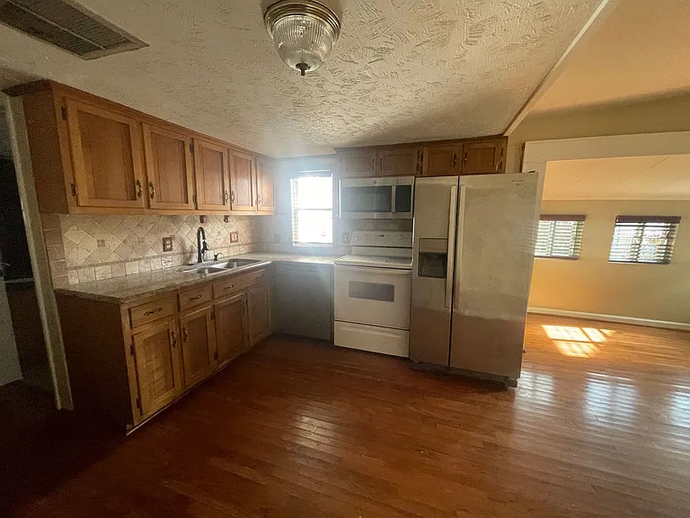 1008A E Denim Dr — Photo 6