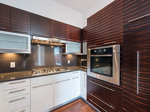 4th image of 650 Montgomery St #404