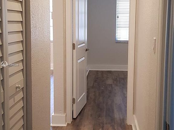 2nd image of 615 SE 16th St APT 1-4