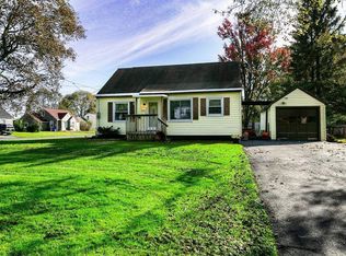 202 Waterbury Dr, North Syracuse, NY 13212