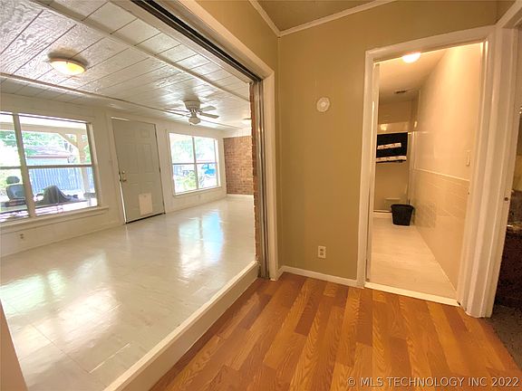 5th image of 1002 SE 13th St