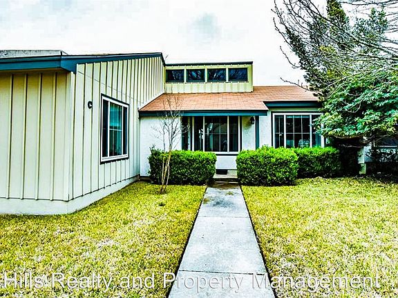 2nd image of 1901 Leslie Dr